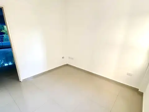 Avenida América 400, Piso 1