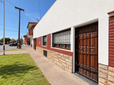 VENTA EN BLOCK - LOCAL + 2 PH EN LAS AVENIDAS