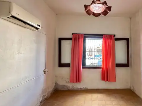 Casa con garaje y gran terreno — ideal refacción