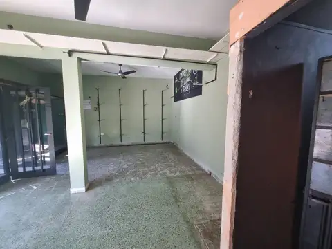 Casa 6 ambientes con 2 baños