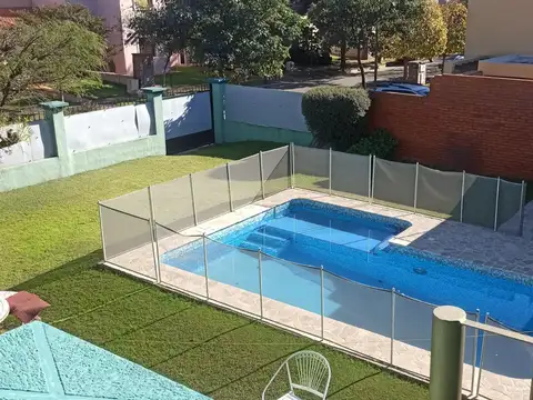 4 Dorm. Casa esquina c/PILETA - APTO CRÉDITO BANCOR