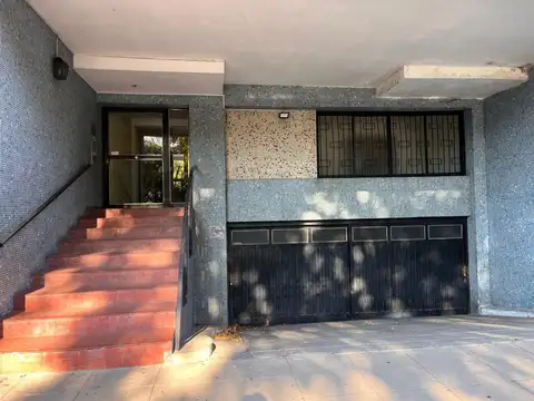 Dos Ambientes Patio y Cochera