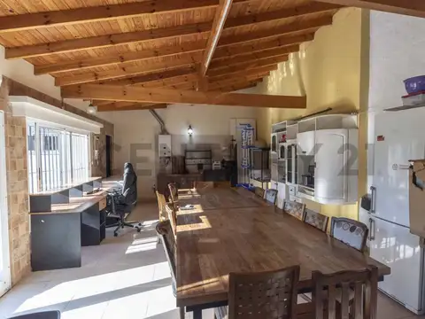 Casa en Venta con 4 cocheras