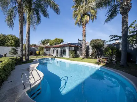 VENTA CASA 5 AMBIENTES CON QUINCHO PARQUE Y PILETA EN VILLA BALLESTER