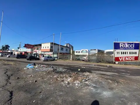 Av Senguel 5600, Piso PB