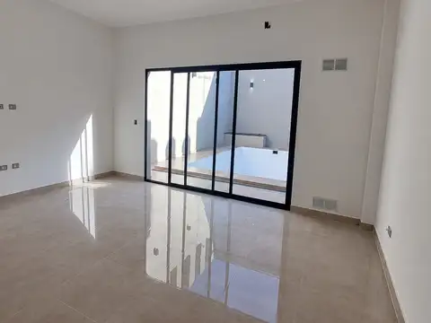 Casa 6 ambientes con 5 baños