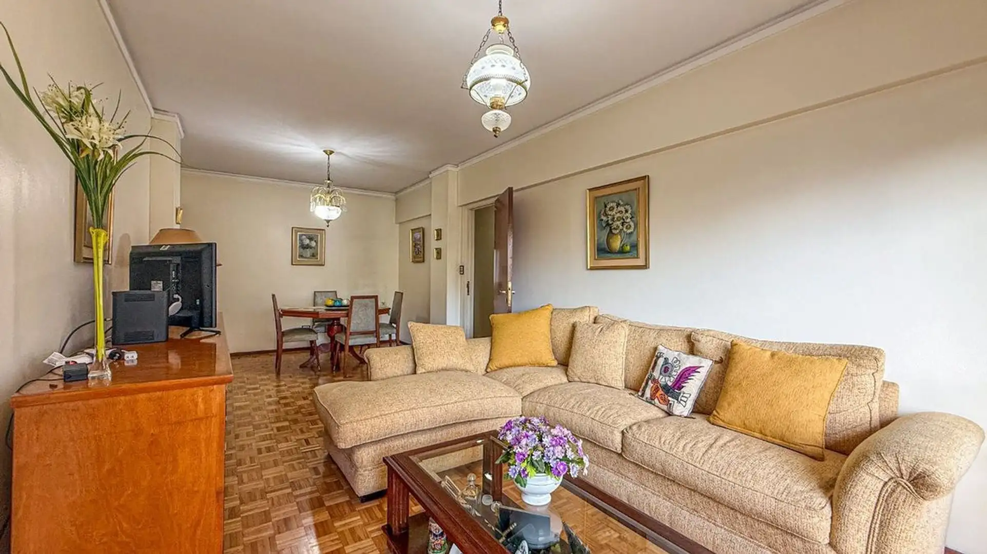 Departamento 3 amb con dependencia, balcón y cochera cubierta
