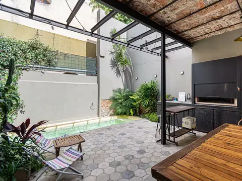 HERMOSO PH RECICLADO, CON PISCINA, PATIO, TERRAZA, PARRILLA (Y LOCAL PROPIO)