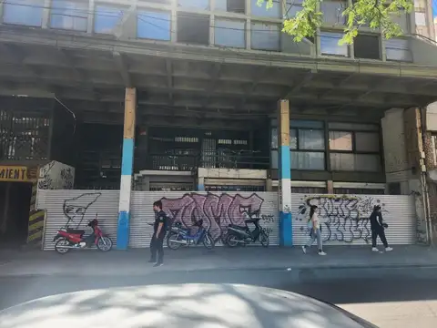 VENDO 68 COCHERAS Y 3 LOCALES COMERCIALES EN SAN LUIS 1900