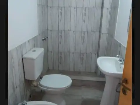 Casa 2 ambientes con 1 baño