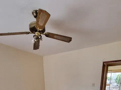 Excelente y muy luminoso dto de 2 amb a la calle