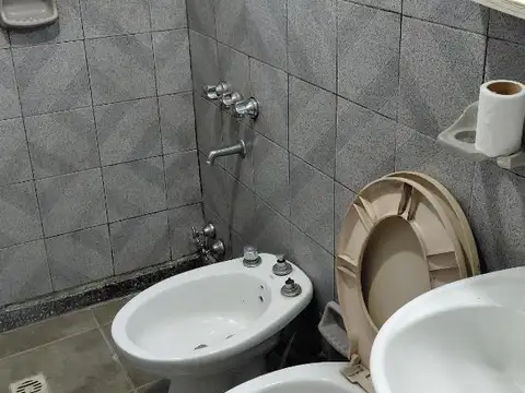 P.H AL FRENTE 50% INDIVISO EN CONDOMINIO