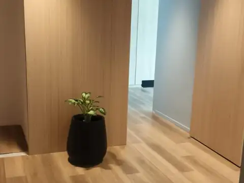 Oficina 6 ambientes con 4 baños