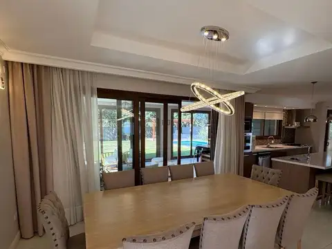 Casa en Venta con 5 cocheras