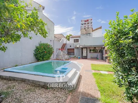 Venta Casa 7 ambientes Jardín Pileta 375 Metros cuadrados - Floresta
