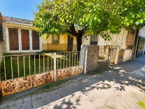 OPORTUNIDAD VENTA CASA 3 AMBIENTES A REFACCIONAR ESCUCHA OFERTAS