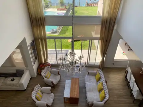 Casa al lago en el Cantón 