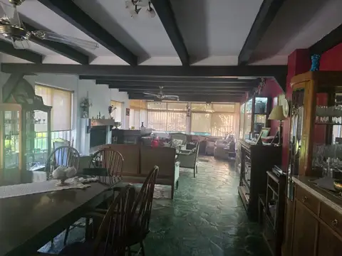 Casa en Venta con 3 cocheras