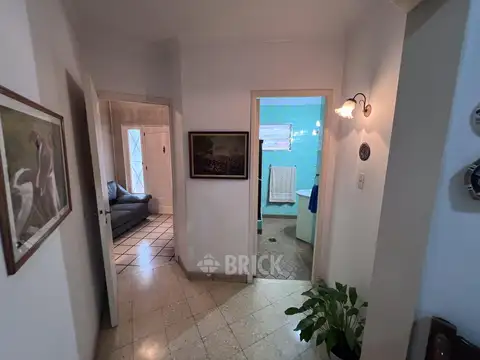 CASA EN LOTE DE 6.30X14.12 EN PRIMERA JUNTA AL 1800 - T/AL FTE EN ESQUINA GRAN TZA PATIO 2 BAÑOS