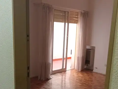 Avenida Belgrano 3400, Piso 1