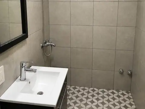 PH EN ALQUILER LOMASD DEL MIRADOR 3 AMBIENTES CON PATIO GRANDE SIN EXPENSAS