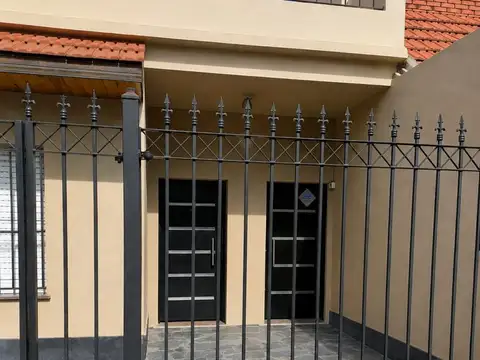 PH EN ALQUILER LOMASD DEL MIRADOR 3 AMBIENTES CON PATIO GRANDE SIN EXPENSAS