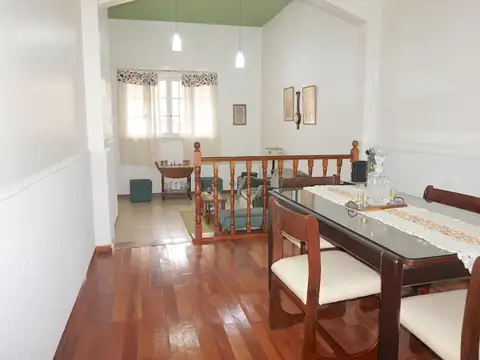 Casa en Venta con 3 cocheras