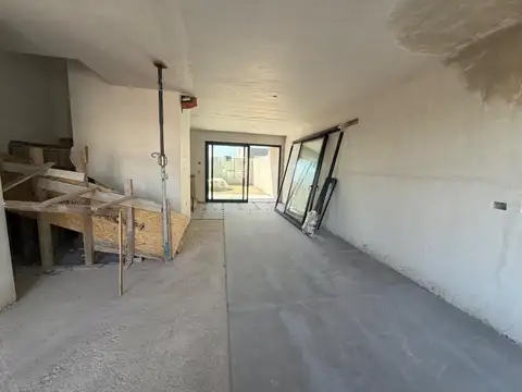 Depto Tipo Casa en Venta con 2 cocheras