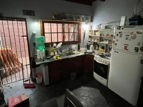 Casa 4 ambientes con 2 baños