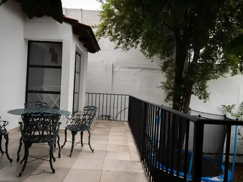 Casa en Alquiler con 1 cochera