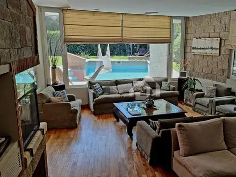 Casa 6 ambientes con 5 baños