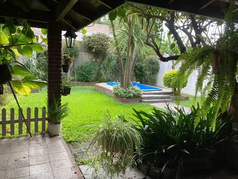 Casa en Venta con 2 cocheras