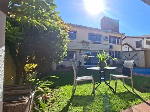 Venta Casa-6 Ambientes- Apto Credito-Jardín-Pileta-Quincho-Garaje cubierto