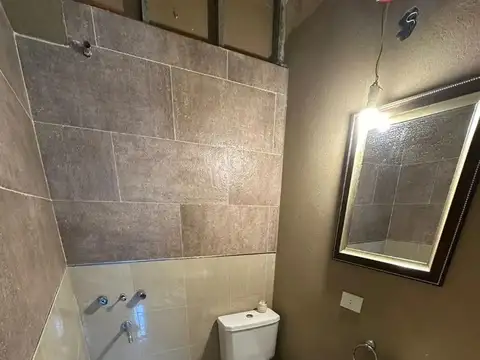 Casa 5 ambientes con 1 baño