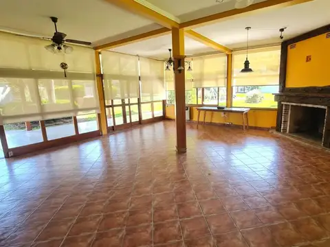 VENTA  CASA CON PILETA QUILMES OESTE