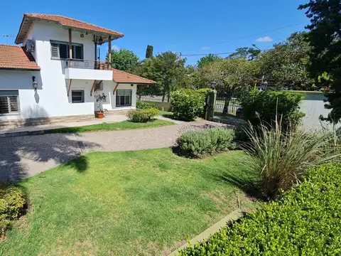Casa en Venta con 5 cocheras