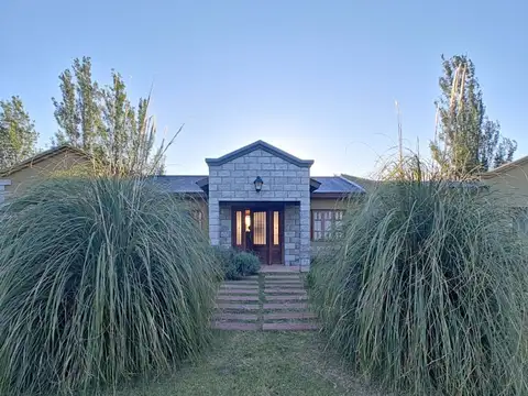 VENTA CASA 4 AMBIENTES EN EL ADUAR ZARATE