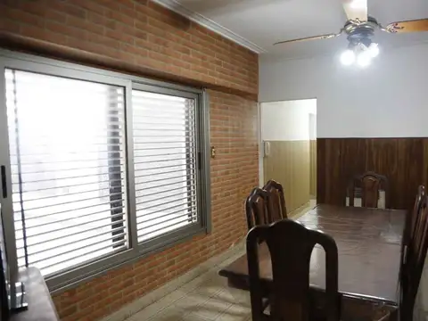 Casa 3 dormitorios en Venta, Los Hornos con Pileta