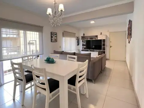 Antartida Argentina 3500, Piso 1