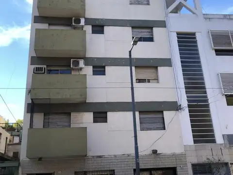 DEPARTAMENTO 3 AMBIENTES CON BALCON CALLE