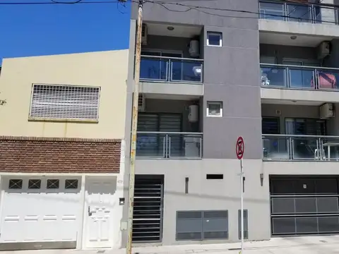 2 ambientes con cochera al frente con balcon