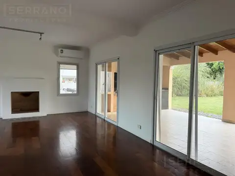 Casa en Alquiler con 3 cocheras