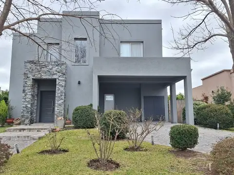 Pilar del Este - Barrio San Eduardo - VENTA casa