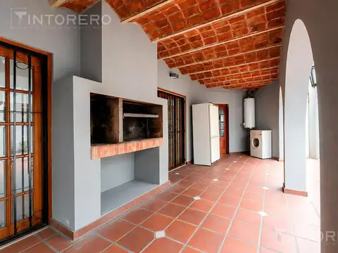 Casa en Venta con 3 cocheras