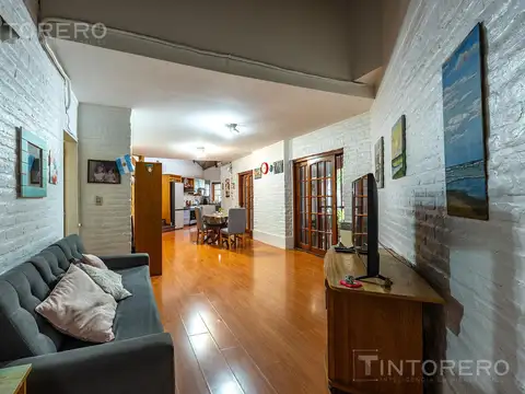 VENTA CASA 5 AMBIENTES CON COCHERA, JARDÍN Y PILETA EN VILLA MADERO