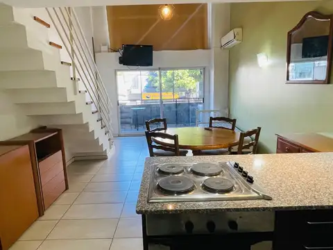 Departamento de 2 ambientes en duplex al frente con balcón en Belgrano