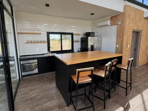 Casa en Venta en Paso de la Patria, USD 360.000