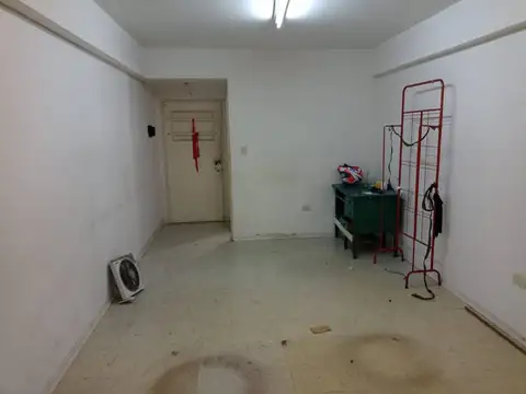 Vendo oficina monoambiente con baño privado en pleno barrio de Once
