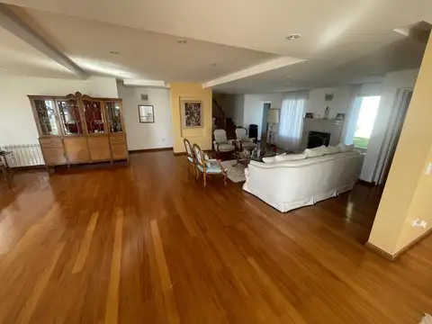 Casa 4 ambientes con 3 baños
