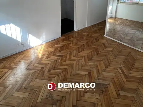 Av. Directorio 200, Piso P.B